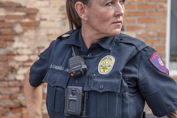 Officer wearing VB400 body camera