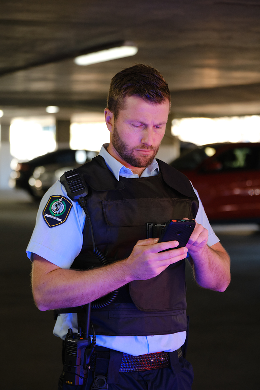 officer using police phone app